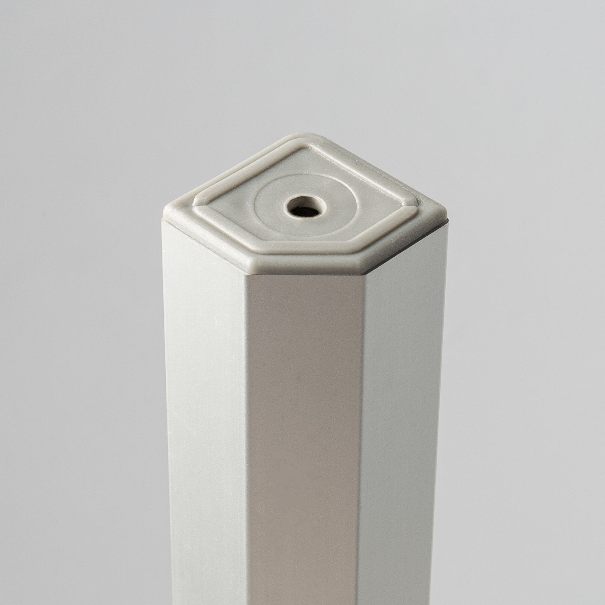 7022_RUSS RATTAN BAR TABLE W/ALUM TUBE 68 x 68 x 106 (cm) - 2 BOXES