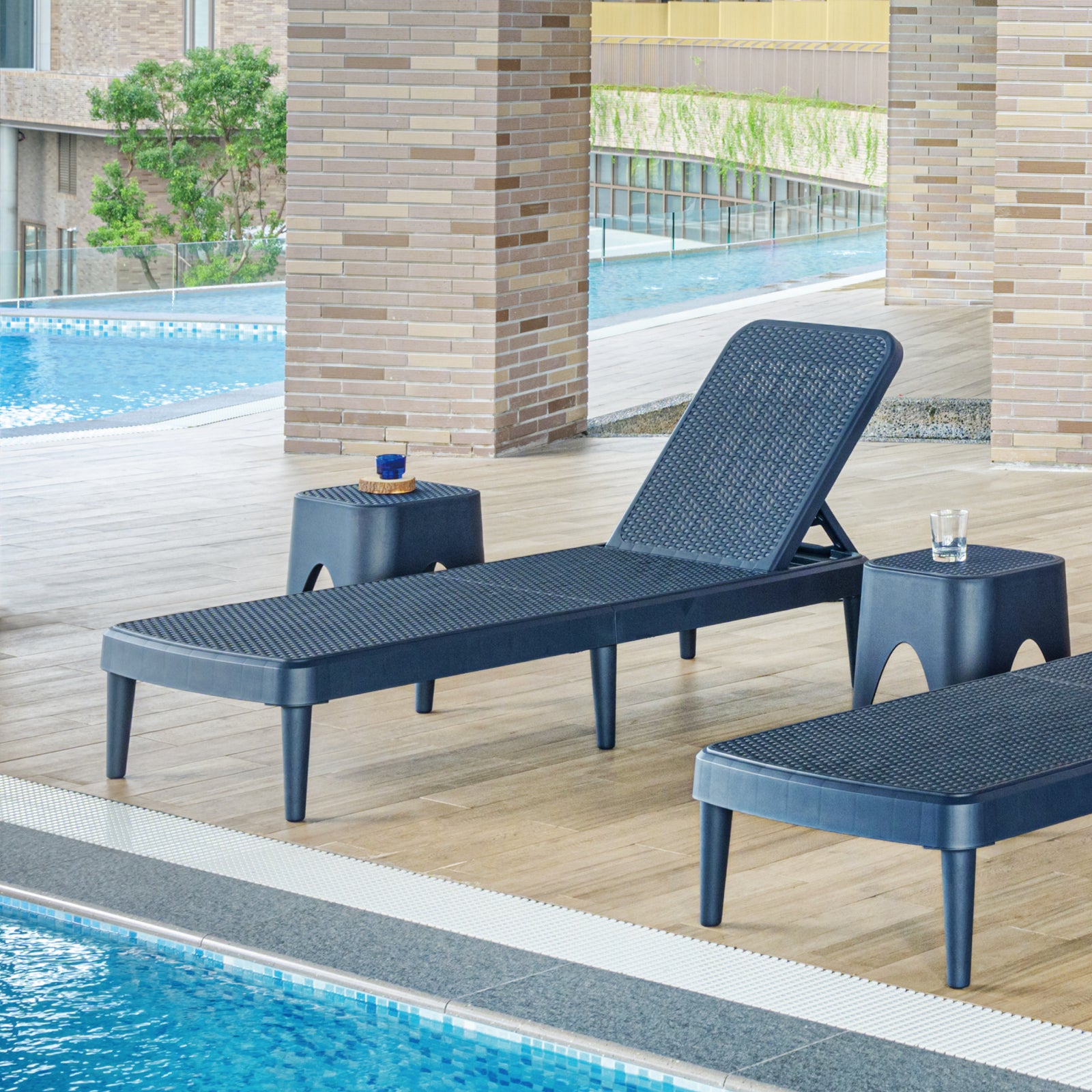 LAGOON TAHITI RATTAN CHAISE LOUNGE  1 unit / set