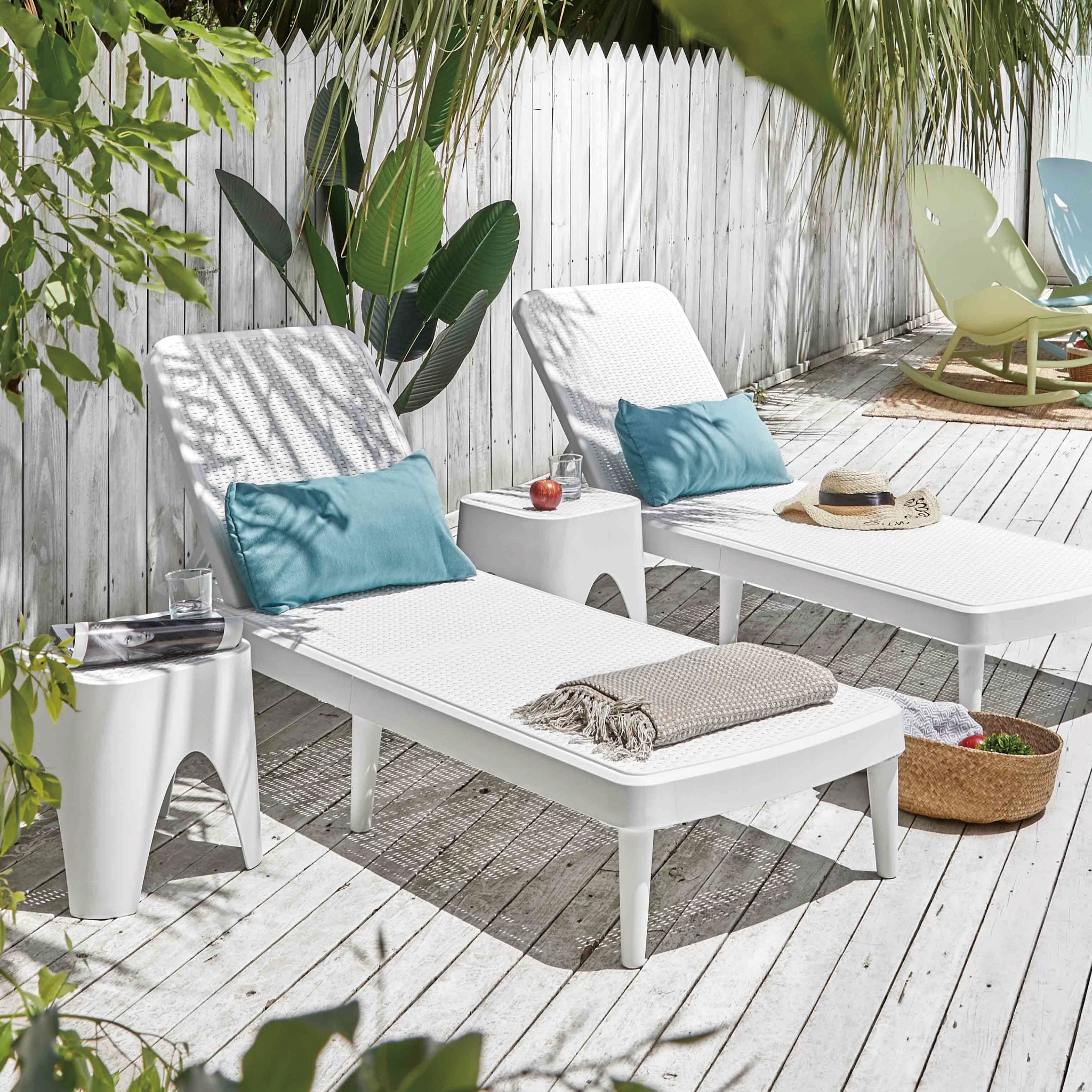 White outdoor chaise online lounge cushions